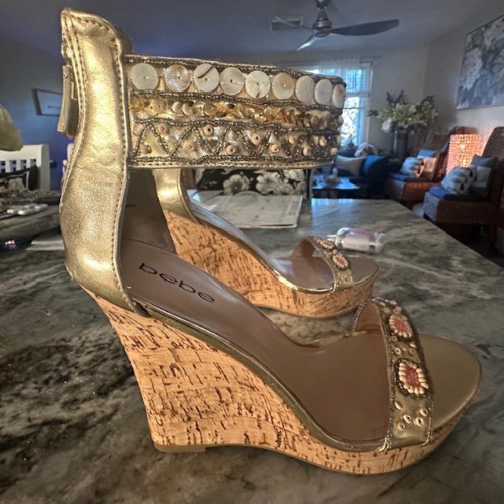 BEBE DECORATIVE BUTTON DESIGN CORK WEDGE ANKLE STRAP HEELS SIZE 8